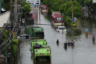 Bangkok'ta Şiddetli Muson Yağışları: Şehir Sular Altında Kaldı