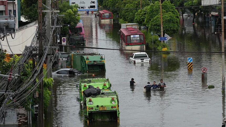 Bangkok'ta Şiddetli Muson Yağışları: Şehir Sular Altında Kaldı