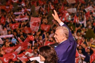 CHP'de İstifa Süreci Derinleşiyor: Mansur Yavaş'ın Ardından 7 Belediye Başkanı Daha Ayrıldı