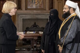 İngiltere Kilisesi'nden Bin Ladin'i Öven Din Adamına Verilen Ödül İçin Geri Adım