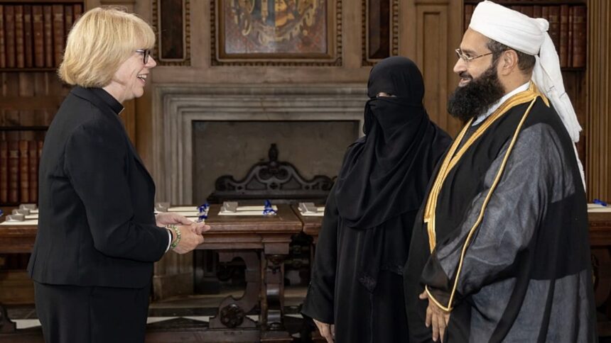 İngiltere Kilisesi'nden Bin Ladin'i Öven Din Adamına Verilen Ödül İçin Geri Adım