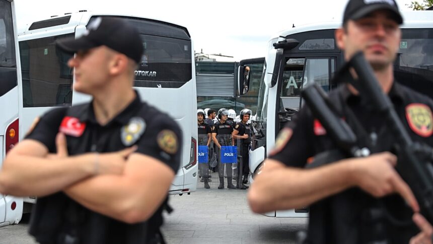 Osmaniye'de Okul Bahçesinde Silahlı Saldırı: Yaralanan Öğretmen Hastaneye Kaldırıldı