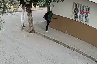 Manisa Turgutlu'da Lise Yakınında Silahlı Saldırı: 8 Öğrenci Yaralandı