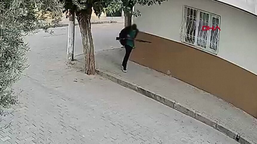 Manisa Turgutlu'da Lise Yakınında Silahlı Saldırı: 8 Öğrenci Yaralandı