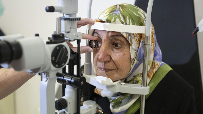 Yapay Zeka Retinadan Yaş Tahmini Yapabiliyor: Biyolojik Yaşın Yeni Göstergesi