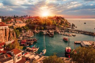 Türkiye Turizmde Hedef Büyüttü: Gelirleri 65 Milyar Dolara Taşıyan Strateji