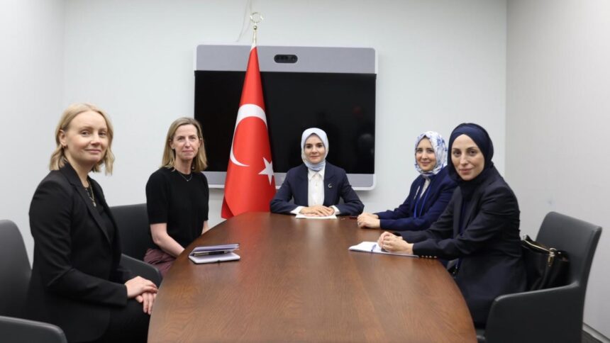 Bakan Göktaş, New York Türkevi'nde YouTube Yetkilisi Miller ile Görüştü