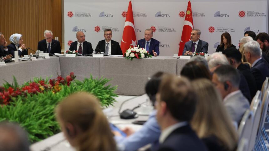 Cumhurbaşkanı Erdoğan ABD'li Düşünce Kuruluşu Temsilcilerini Kabul Etti