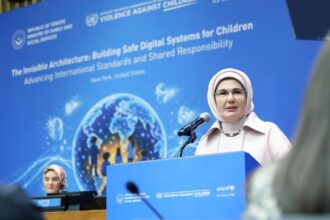 Emine Erdoğan'dan Dijital Güvenlik Çağrısı: Çocuklar Hedef Kitle Haline Getirildi