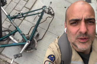 Bartu Küçükçağlayan Londra'da Bisiklet Hırsızlığı Şoku Yaşadı