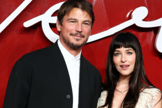 Dakota Johnson 'Verity' Londra Galasında Cesur Tarzıyla Göz Doldurdu