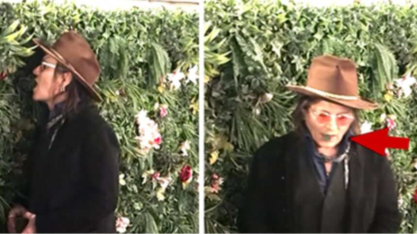 Johnny Depp'ten Şaşırtan Hareket: Festivalde Dekoratif Bitkiyi Isırdı