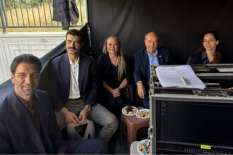 KKTC Cumhurbaşkanı Ersin Tatar'dan 'Sevdan Bir Ateş' Setine Sürpriz Ziyaret