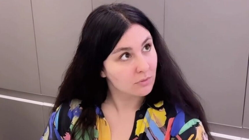 Yasemin Sakallıoğlu'ndan Sosyal Medyada Bebek Paylaşımı Yapanlara Tepki