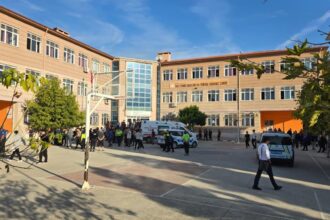 Manisa Turgutlu'da Bir Liseye Silahlı Saldırı Düzenlendi
