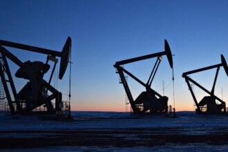 Küresel Piyasalarda Petrol Fiyatları: Brent Petrol 105 Dolar Seviyesinde