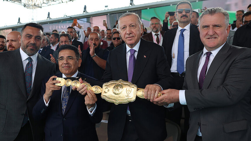 Cumhurbaşkanı Erdoğan, Yağlı Güreş Cumhurbaşkanlığı Kupası Finalini Takip Etti