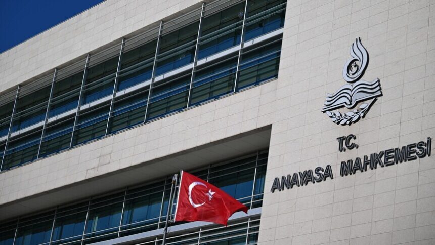 Anayasa Mahkemesi'nden Süresiz Nafaka Kararı: İptal Gerekçesi Resmi Gazete'de Yayımlandı
