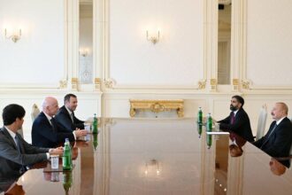 Azerbaycan Cumhurbaşkanı Aliyev, FIFA Başkanı Infantino ile Bir Araya Geldi