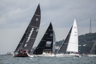 25. Bosphorus Cup'ta Heyecan Sürüyor: Yelken Yarışlarında İkinci Gün Tamamlandı