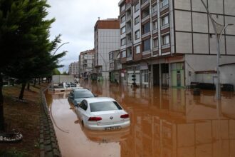 Rize'de Şiddetli Sağanak: Hayat Felç Oldu