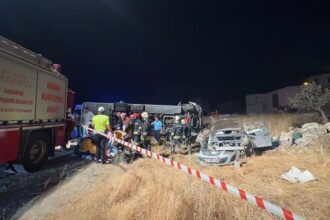 Gaziantep'te Feci Kaza: Yolcu Midibüsü ve Otomobil Çarpıştı, 7 Ölü