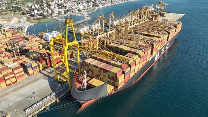 Asyaport'ta Tarihi Rekor: Tek Gemi Uğrağında 22 Bin 896 TEU Elleçlendi