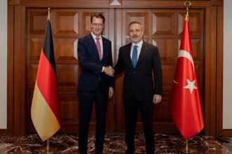 Dışişleri Bakanı Hakan Fidan, Almanya'da Hendrik Wüst ile Görüştü