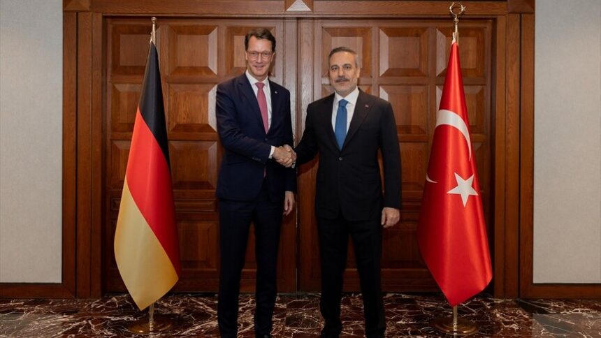 Dışişleri Bakanı Hakan Fidan, Almanya'da Hendrik Wüst ile Görüştü