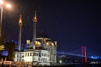 İstanbul'da Beklenen Sağanak Yağış Etkili Olmaya Başladı