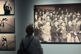 İstanbul Araştırmaları Enstitüsü 20. Yılına Özel 'Cumhuriyetin Kamera Arkası' Sergisini Açtı