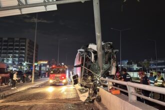Adana'da Yolcu Otobüsü Kaza Yaptı: 11 Yaralı