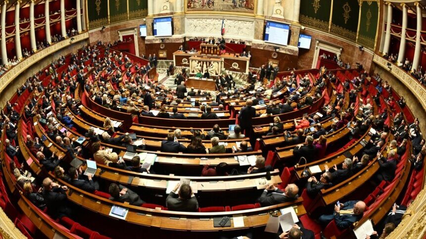 Fransa Senato Seçimlerinde Merkez Sağ Gücünü Korudu: Aşırı Sağ İlk Kez Grup Kuruyor