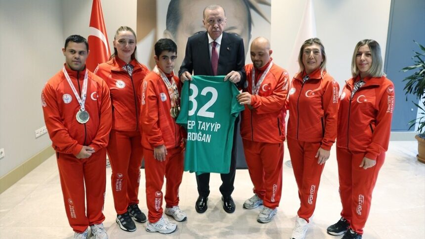 Cumhurbaşkanı Erdoğan, Türkiye Özel Sporcular Spor Federasyonu Heyetini Kabul Etti