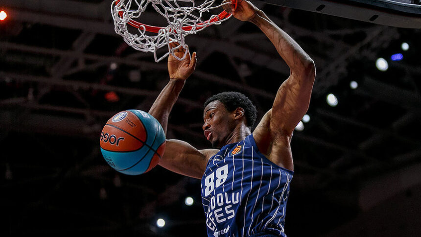 Anadolu Efes, Avrupa Ligi'ne Barcelona Deplasmanıyla Başlıyor