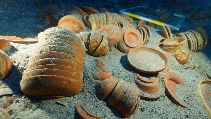 Antalya açıklarında 2 bin 100 yıllık tarihi hazine gün yüzüne çıkarıldı