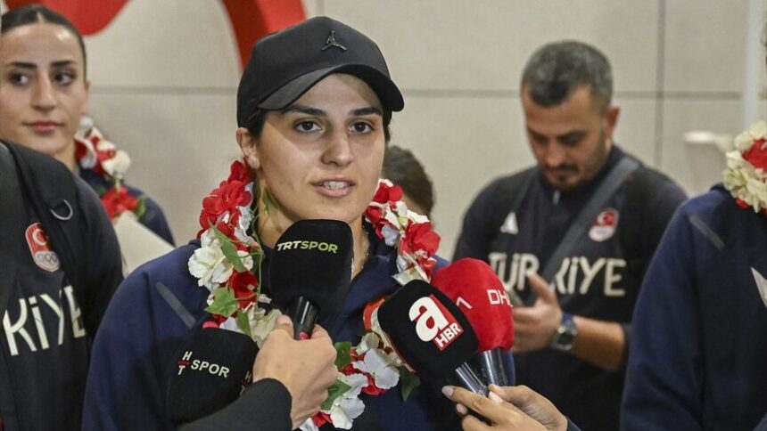 Avrupa Boks Şampiyonası'nda Tarihi Başarı: Milli Boksörler Yurda Döndü