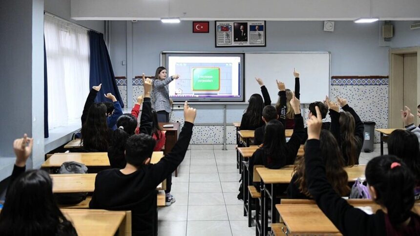 Türkiye'de Beklenen Eğitim Süresi 2025 Yılında 16,8 Yıla Ulaştı