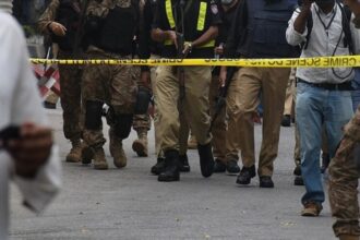 Pakistan'da Cami Yakınında Şiddetli Patlama: Çok Sayıda Ölü ve Yaralı Var