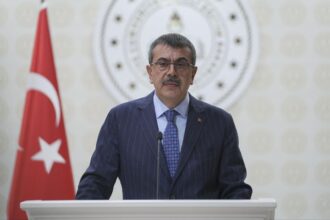 Bakan Tekin'den Ebeveynlere Dijital Takip Uyarısı: Okullarda Yeni Güvenlik Stratejisi