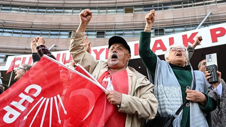 CHP'de Disiplin Süreci: Üç İlçe Belediye Başkanı Partiden İhraç Edildi