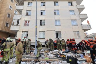 Maltepe'de Çöken Binanın Altından Kaçak Kat Skandalı Çıktı