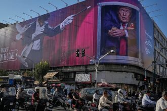 Tahran'da Dikkat Çeken Trump Afişi: Ankara'daki Gizli Plan İddiası Gündemde