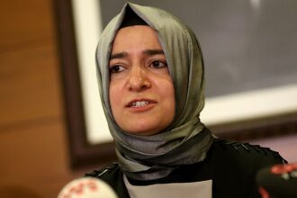 İstanbul'daki Fon Soruşturmasında Yeni Gelişme: Fatma Betül Sayan Kaya ve Eşi İfadeye Çağrıldı