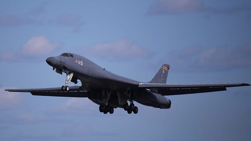 ABD, RAF Fairford Hava Üssü'ndeki Güvenlik Endişeleri Nedeniyle B-1 Filosunu Çekti
