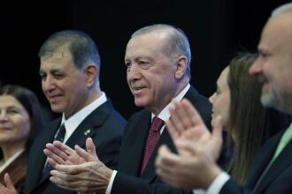İzmir Şehir Tiyatroları’nda İstifa Depremi: Levent Üzümcü ve Kurul Üyeleri Görevi Bıraktı