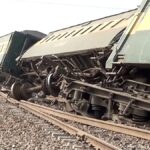 Pakistan'da Tren Kazası: Rehman Baba Ekspresi Raydan Çıktı