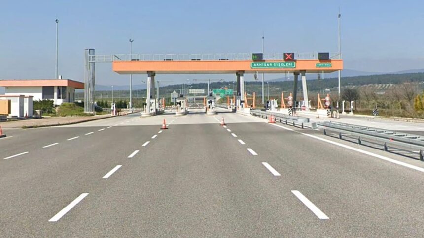 Manisa'da Feci Kaza: Tur Otobüsü ve Çekici Çarpıştı, 11 Can Kaybı