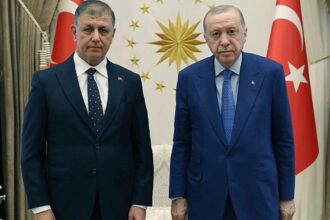 İzmir Büyükşehir Belediye Başkanı Cemil Tugay AK Parti'ye Katıldı