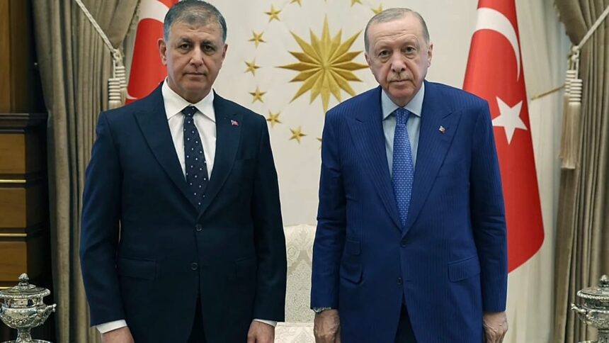 İzmir Büyükşehir Belediye Başkanı Cemil Tugay AK Parti'ye Katıldı